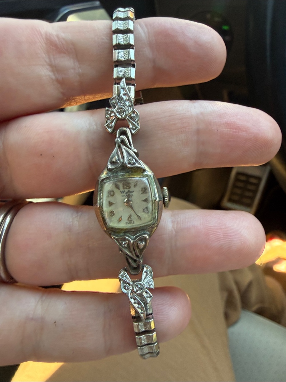 Vintage Silver-Tone Women's Bracelet Watch - Silver